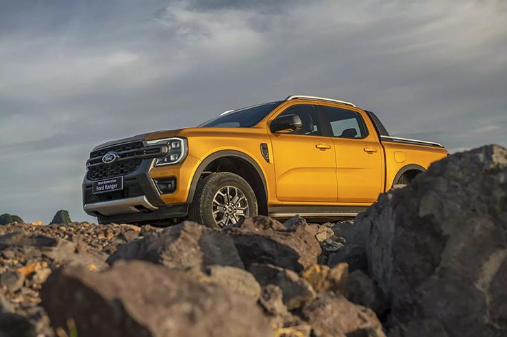 Giá xe Ford Ranger niêm yết và lăn bánh tháng 5/2023