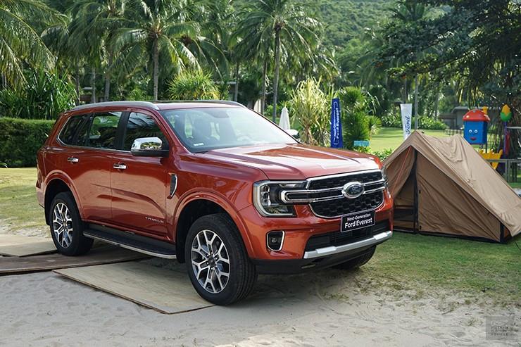 Giá xe Ford Everest niêm yết và lăn bánh tháng 8/2023