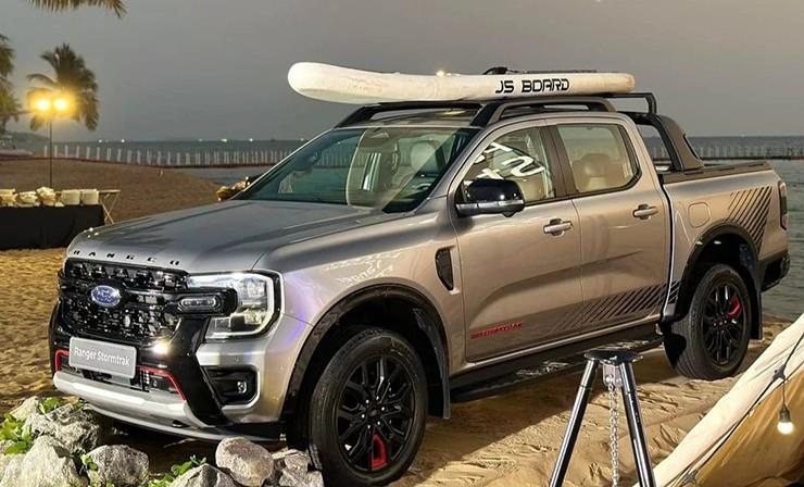 Giá xe Ford Ranger tháng 7/2025, lăn bánh giảm 100% phí trước bạ