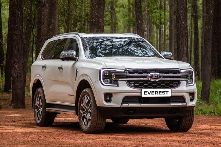 Giá xe Ford Everest lăn bánh kèm ưu đãi tháng 8/2025