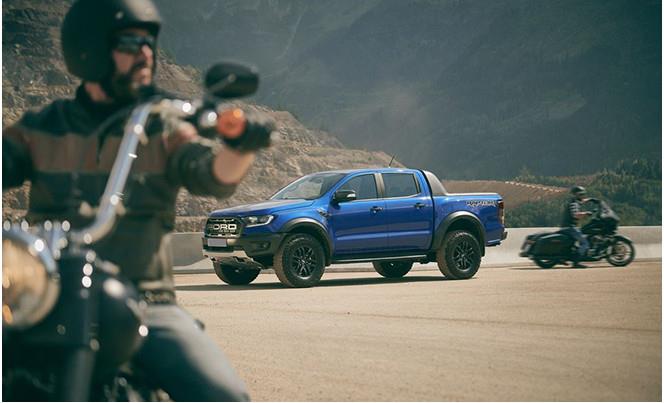 Giá xe Ford Ranger Raptor niêm yết và lăn bánh tháng 2/2023