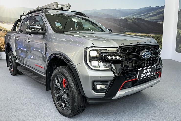 Cận cảnh mẫu xe bán tải Ford Ranger Stormtrak hoàn toàn mới tại Việt Nam