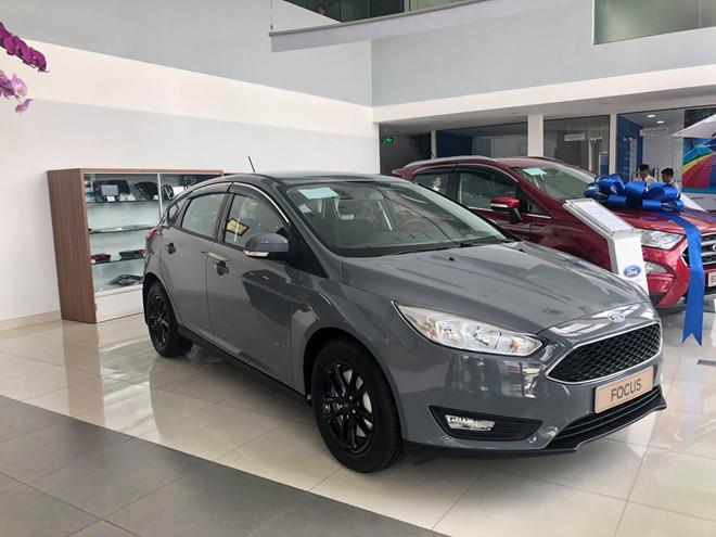 Ford Focus Trend sơn màu 'lạ' kích cầu khách Việt
