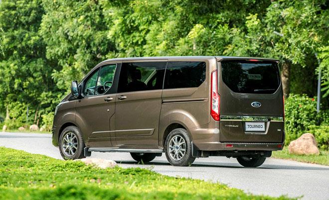 Giá lăn bánh Ford Tourneo cập nhật mới nhất tháng 1/2021