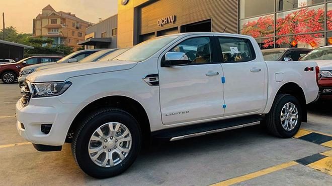 Ford Ranger Limited có giá bán 799 triệu đồng chính thức ra mắt thị trường Việt Nam